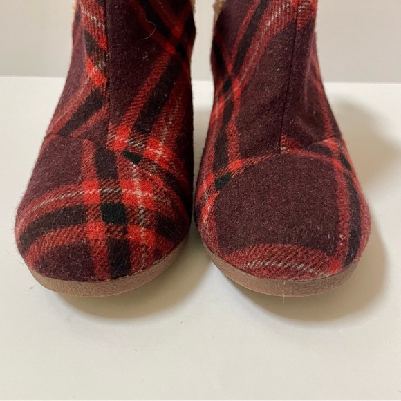 Toms Kelsey Barn Red Plaid Wedge Booties Size 7 - Picture 8 of 15